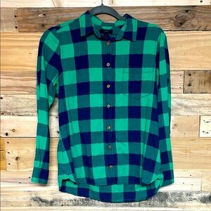 J. Crew size 6 Green and Navy Checker Plaid Casual Button Down Long Sleeve Shirt